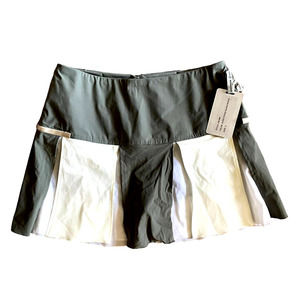 NWT B30 SANDSTONE and white tennis skort